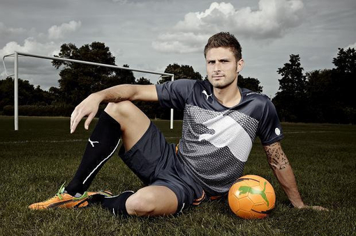 英超第19轮裁判选派：达伦·英格兰执法阿森纳vs维拉榜首大战（英超第19轮裁判安排：达伦·英格兰吹罚阿森纳对阵维拉榜首之战）