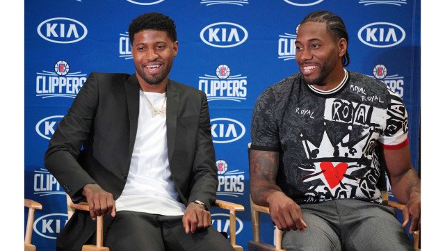 16岁的天空：多特蒙德超新星阿尔伯特本轮青年欧冠集锦（16岁正当红：多特蒙德新星阿尔伯特本轮青年欧冠高光集锦）