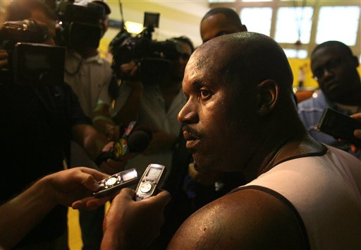 拓记：灰熊开局战术就是针对杨瀚森 他的防守站位和意识都很吃力（拓记：灰熊开场战术直指杨瀚森 他在防守站位与意识方面颇为吃力）