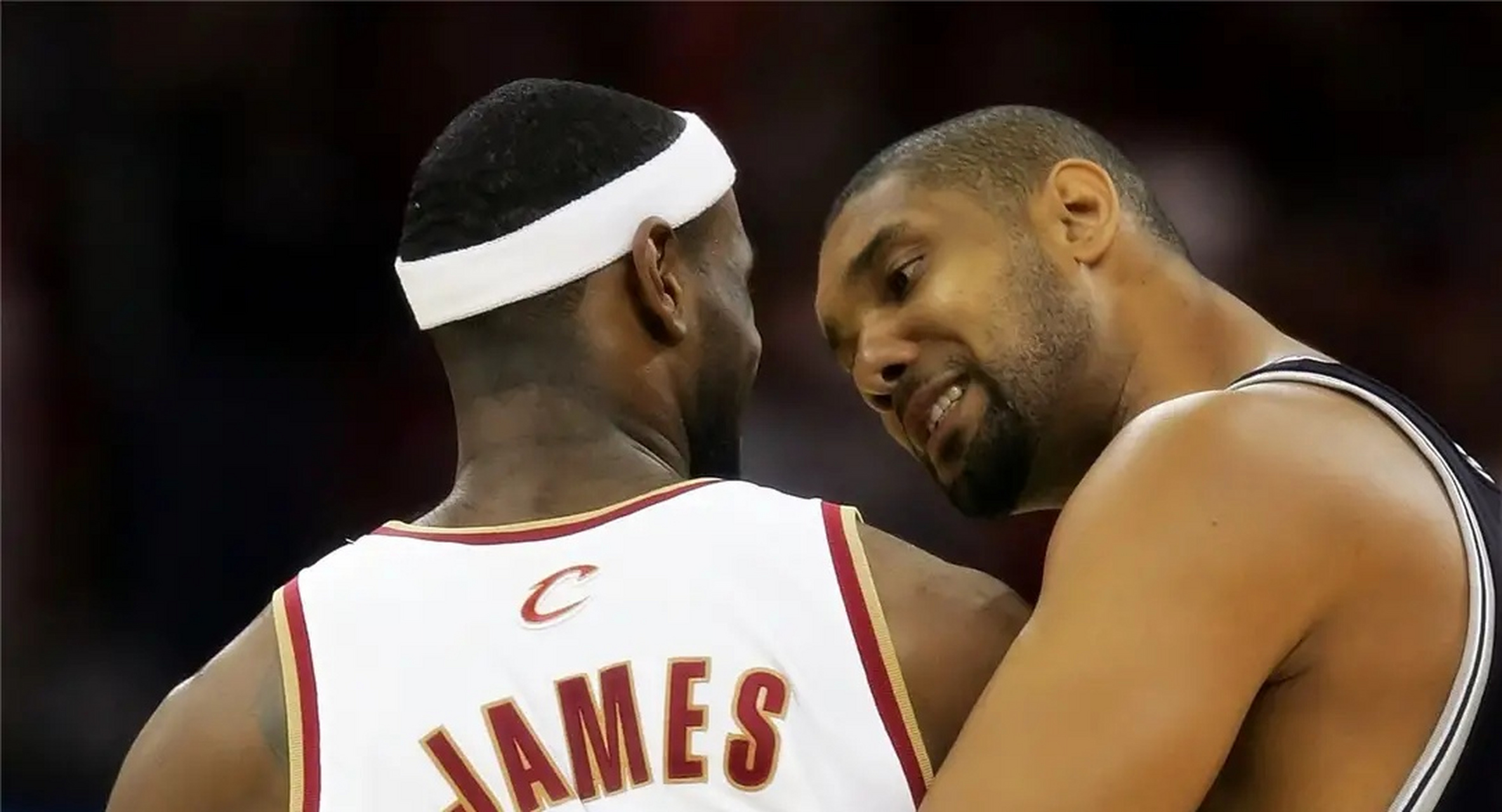 不学詹姆斯刷数据！文班最后3分42秒不上场，不要101场盖帽纪录（拒刷数据不学詹姆斯：文班末节3分42秒按兵不动，宁舍101场封盖纪录）