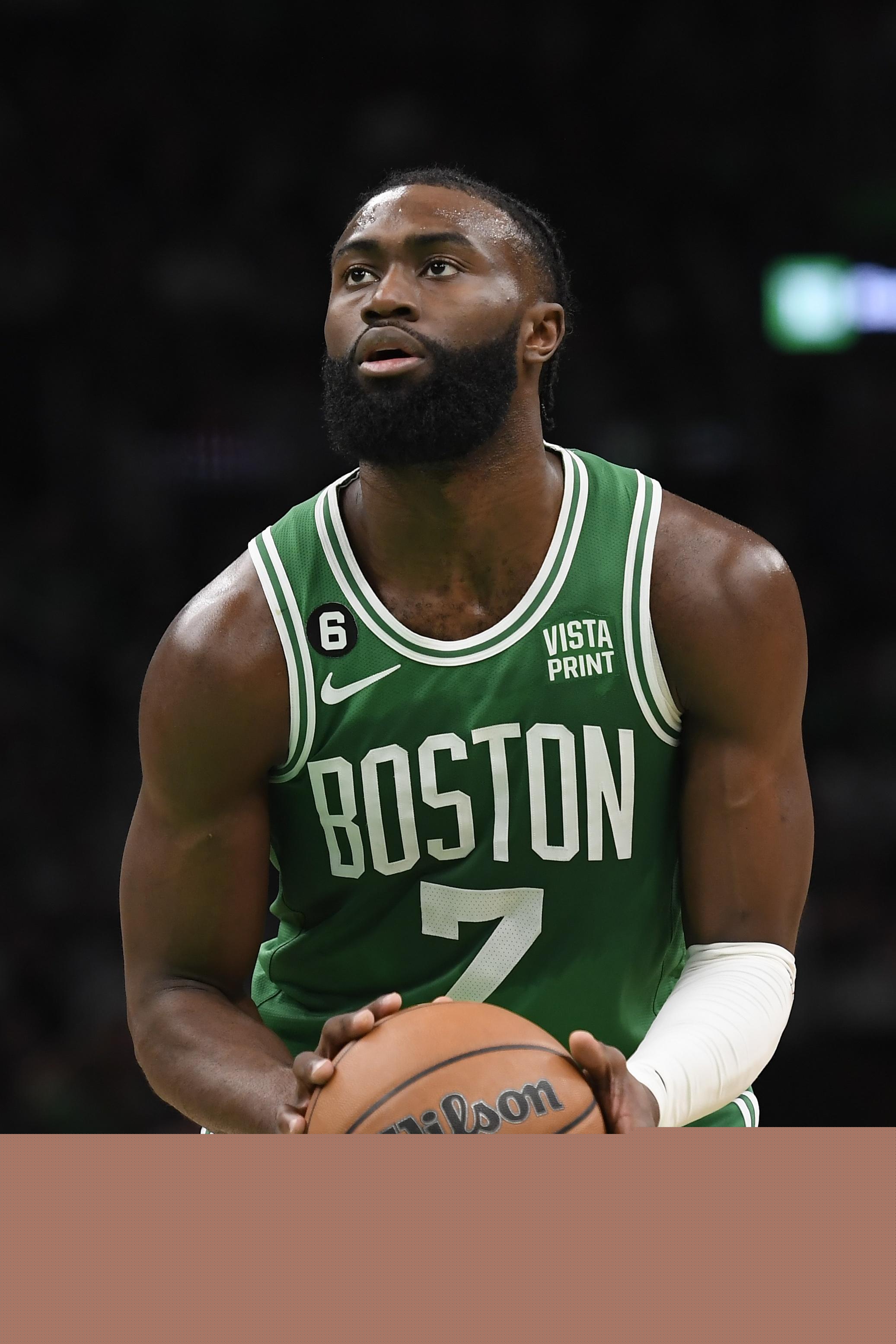 篮球——NBA常规赛：勇士胜独行侠（NBA常规赛：勇士击败独行侠）