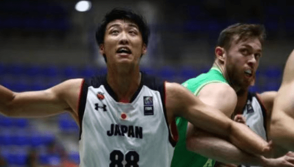 尤文官方：弗拉霍维奇已成功接受手术，将于明日开始康复计划（尤文官宣：弗拉霍维奇手术顺利，明日起开启康复计划）