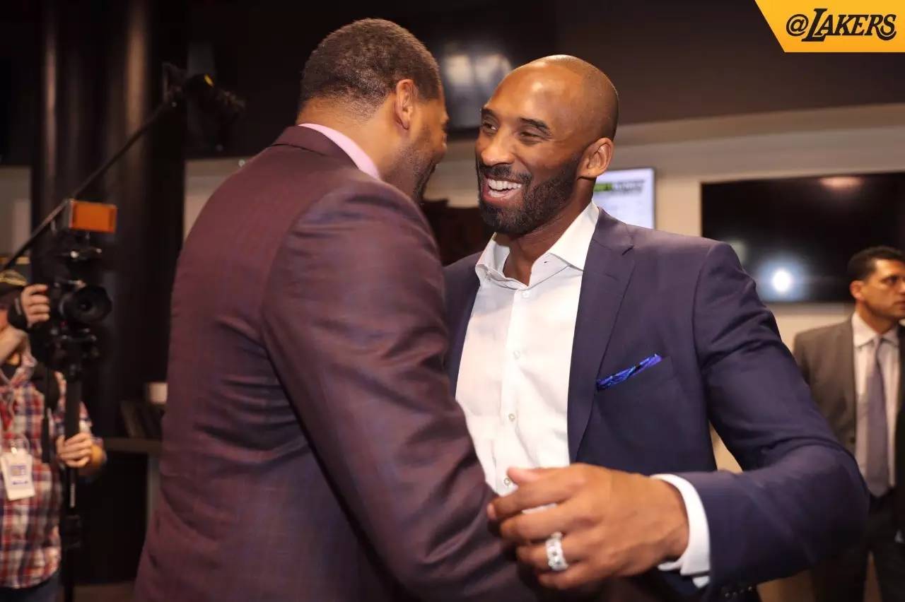 斯潘塞是NCAA长曲棍球历史助攻王，获得最高荣誉后改打篮球（NCAA长曲棍球助攻王斯潘塞夺得最高奖后转战篮球）