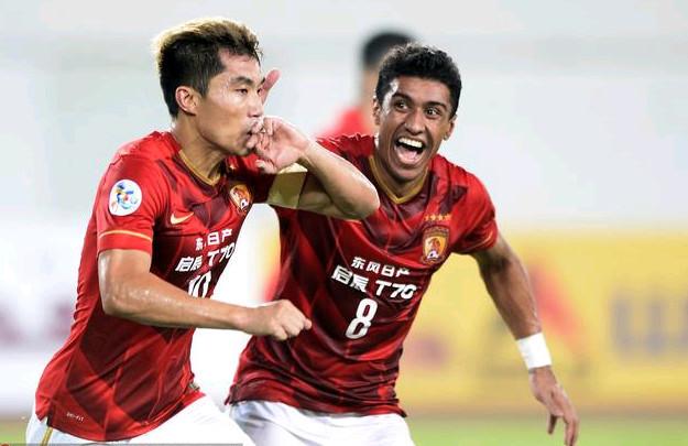 记者：国安厨师将退休，俱乐部将为其举办特殊的“退役”仪式（据记者报道，国安队大厨将退休，俱乐部将为其举行特别的“退役”仪式）