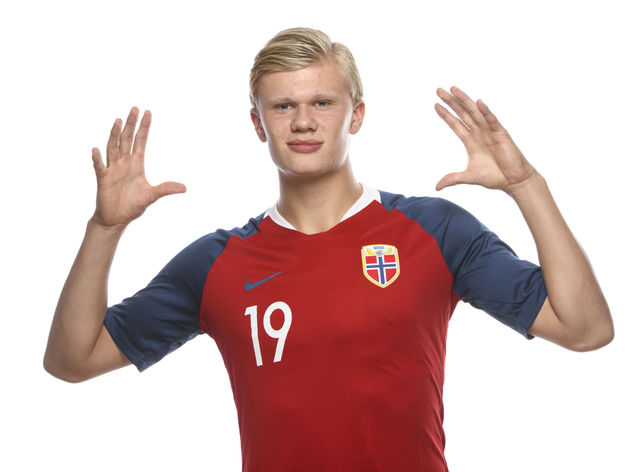 半场战报：都灵1-0克雷莫内塞，弗拉希奇建功（半场速递：弗拉希奇破门，都灵1-0领先克雷莫内塞）