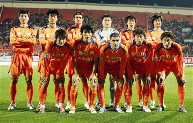 浓眉哥首节状态低迷，表现不尽如人意（浓眉哥首节手感冰冷，发挥欠佳）