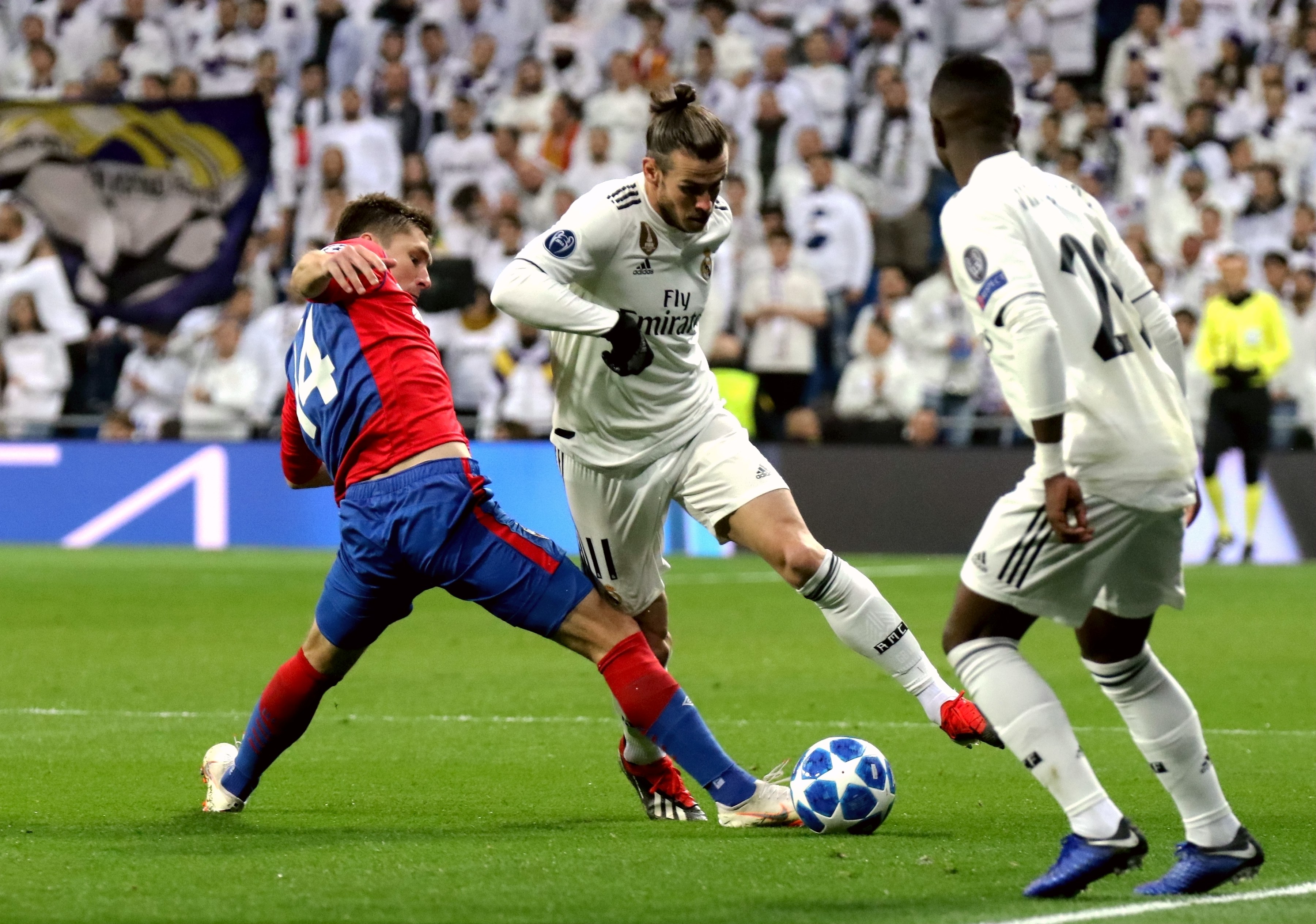 亚马尔单场6次以上关键传球+成功过人，上赛季以来西甲仅3人做到（亚马尔单场6+关键传球并成功过人，自上赛季西甲仅三人达成）