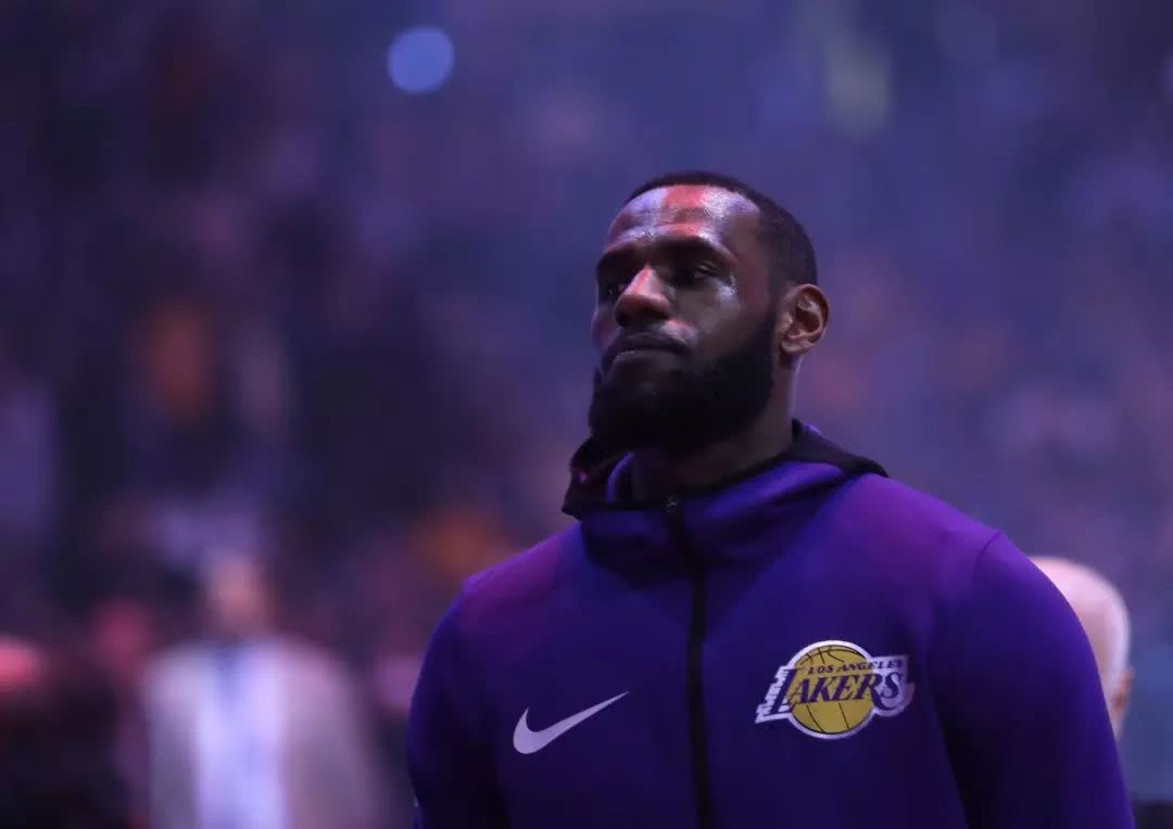 比赛官方报告：巴萨助教索尔格和门将教练德拉富恩特被罚下（官方赛报：巴萨助教索尔格与门将教练德拉富恩特被罚出场）