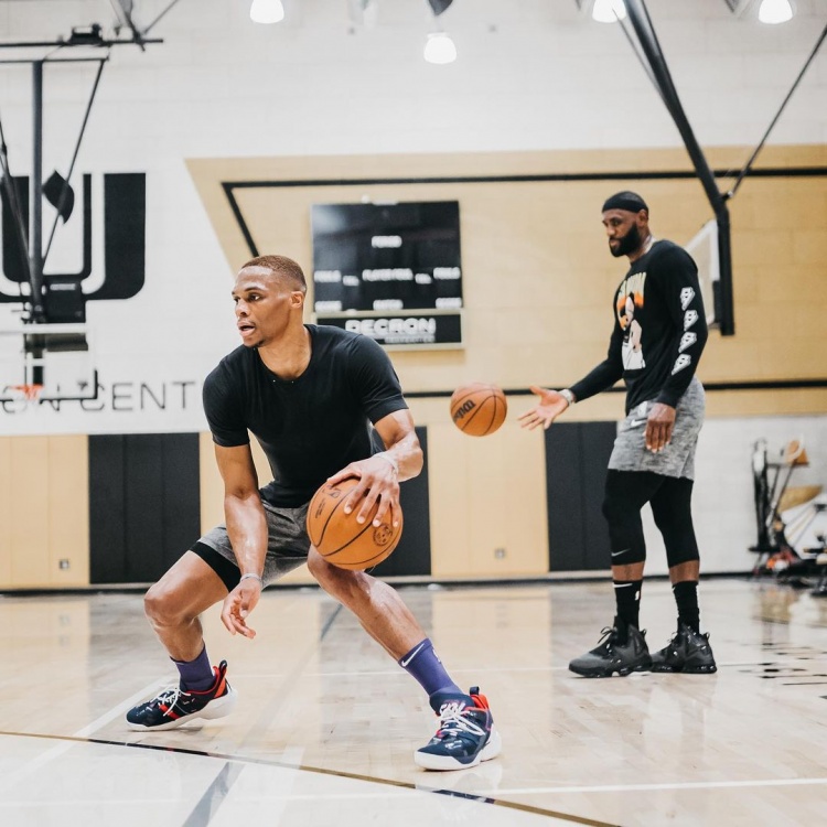 科尔：当时感觉枪手不重视我；去切尔西之前曾接近去皇马巴萨（科尔：在阿森纳感到不被重视；转投切尔西前一度接近皇马或巴萨）