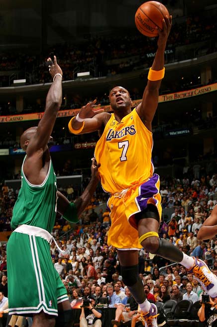 仅次于拉莫斯和魔笛，佩里西奇是欧冠打入点球第三年长的球员（佩里西奇位列拉莫斯、魔笛之后，成欧冠点球破门第三年长球员）