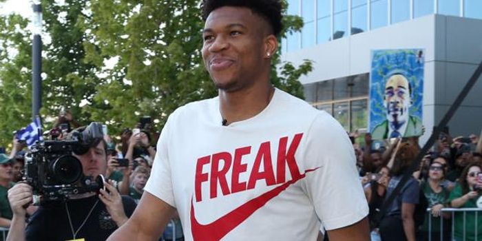 斯基拉：曼奇尼已与萨德签约1+2年，续约后年薪800万欧（斯基拉：曼奇尼与萨德签下1+2合同，续约后年薪达800万欧元）