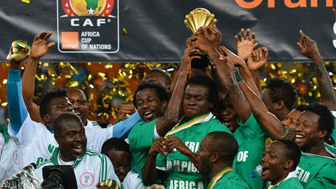 毛剑卿谈汪士钦红牌：给年轻人点自信吧，再网暴把人家暴死了（毛剑卿评汪士钦红牌：别再网暴了，多给年轻人一些自信）