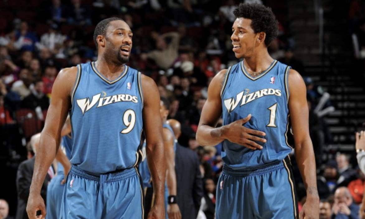 埃泽：丁丁是高水平足球思想家，这类球员是我自幼仰望的榜样（埃泽：丁丁拥有顶级足球智慧，这类球员从小便是我敬仰的典范）