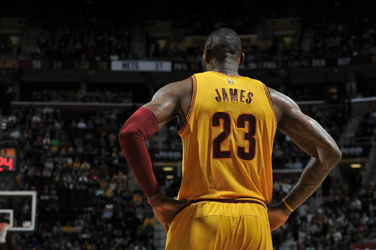 里夫斯缺战一周！斯玛特：我们失去了一个重要的进攻威胁点（里夫斯伤停一周，斯玛特直言：球队失去关键进攻火力点）