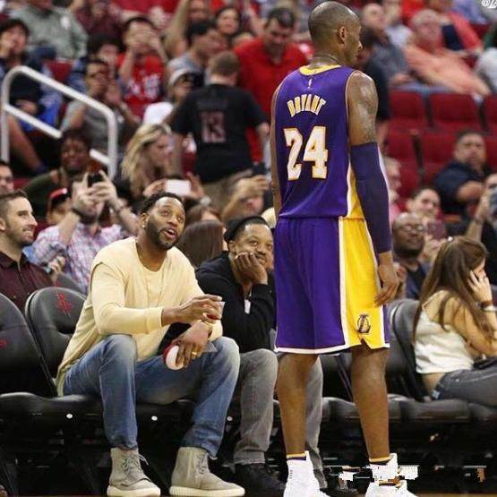 高清：英超曼联1-1西汉姆 红魔攻击线哑火（高清：英超曼联1-1战平西汉姆 红魔锋线乏力）