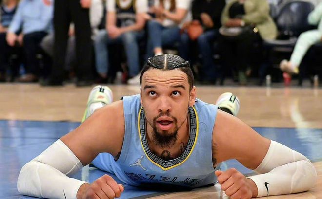 利兹联主帅谈多纳鲁马：我不喜欢让球员诈伤换取谈战术的时间（利兹联主帅谈及多纳鲁马：不赞成以假伤拖延时间来布置战术）