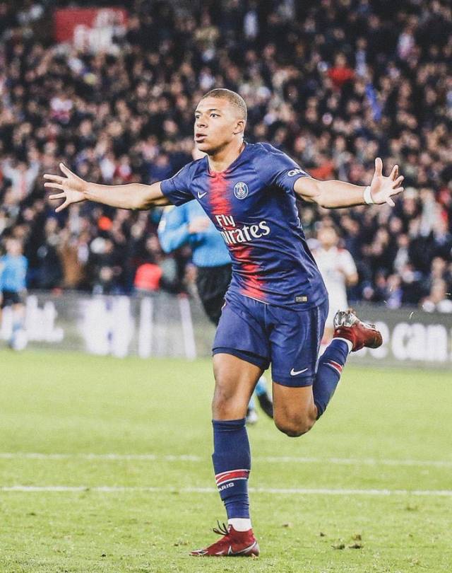 记者：汪士钦这张红牌就是多年来中国足球陋习的真实写照（记者：汪士钦这张红牌是中国足球多年陋习的缩影）