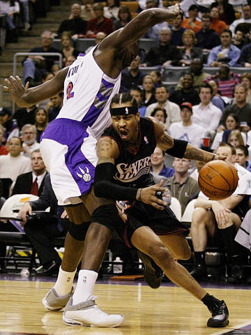 格拉斯纳谈对阵曼联：一周内第三次对三后卫阵型的球队很有趣（格拉斯纳谈战曼联：一周第三次遭遇三后卫球队，颇感有趣）