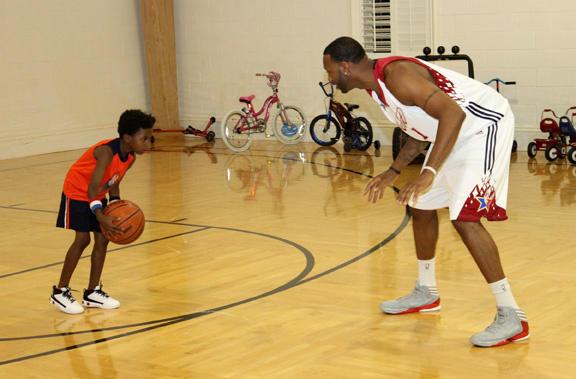 反对家暴，克雷莫内塞球衣背后印的是与球员关系密切女性名字（反家暴行动：克雷莫内塞球衣背后印与球员最亲近女性姓名）