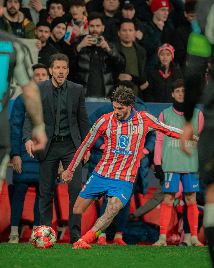 率领球队晋级亚洲杯正赛，新加坡临时主帅加文-李转正（率队进军亚洲杯正赛，新加坡代理主帅加文·李获正式任命）