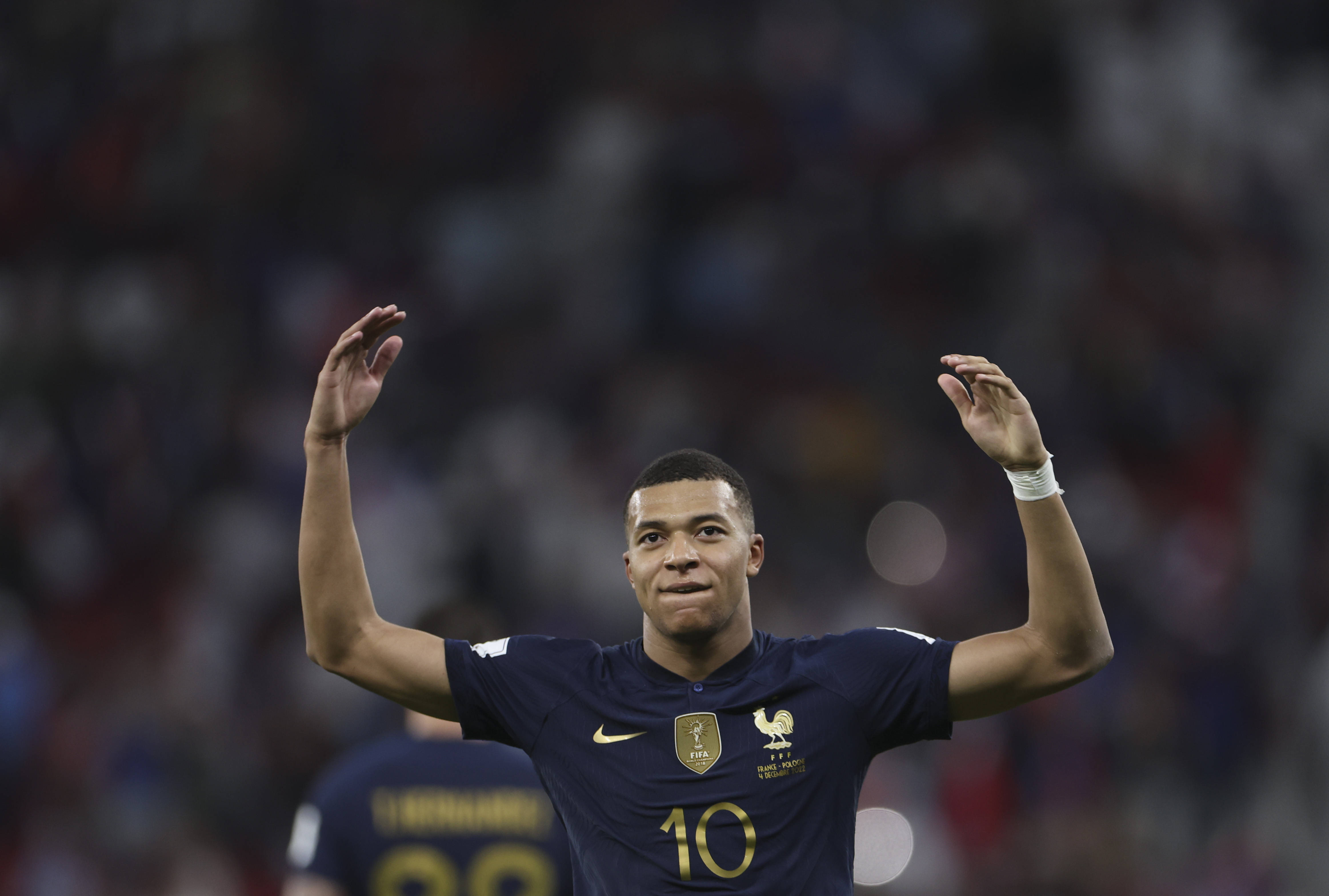 文班本赛季出战12场马刺8胜4负，缺席12场马刺9胜3负（文班出战与缺阵战绩对比：出战12场8胜4负，缺席12场9胜3负）