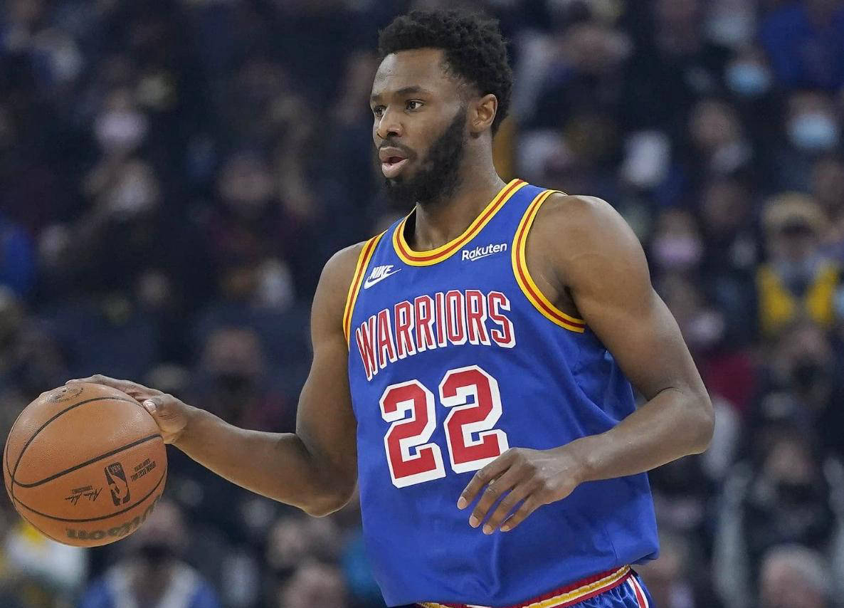 斯玛特退防失误，朱利安·尚帕尼抓住机会（斯玛特回防出现疏漏，朱利安·尚帕尼趁机得手）