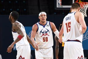 湖人队遭遇惨败，双向合同后卫成为众矢之的（湖人大比分告负，双向合同后卫被推上风口浪尖）